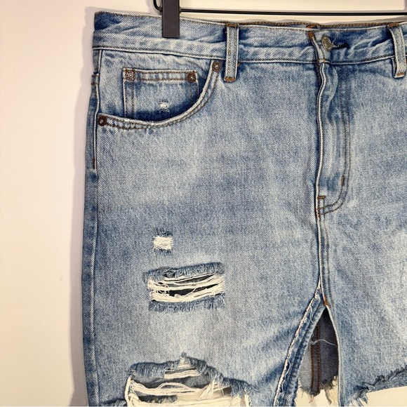 Free People We The Free Jean Skirt Relaxed Destroyed Light Denim Cotton Size 30 - Picture 4 of 16